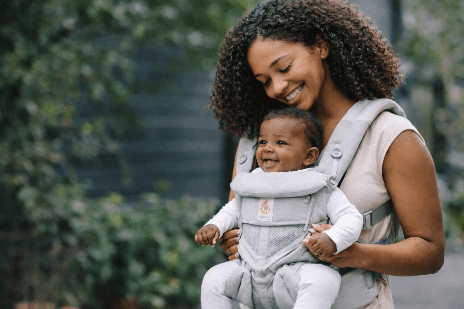 Front Facing Baby Carrier: When It’s Safe and When to Skip