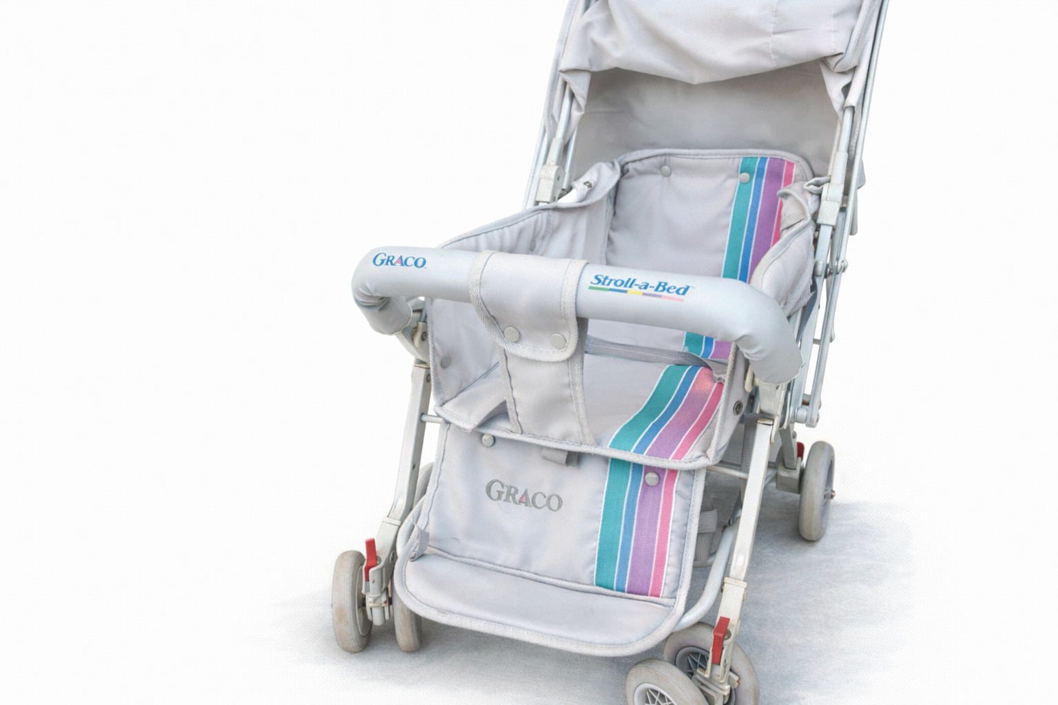 AI-generated illustration of an 1980s-style bassinet stroller with fully reclining seat